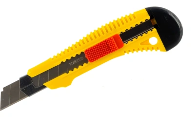 Нож Stayer 18мм 0913