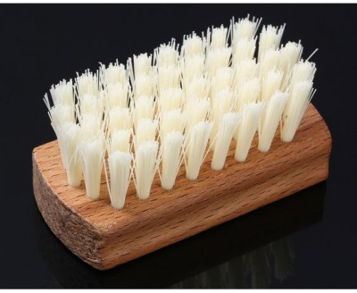 Щетка для обуви 8см дерево мини синтет.белый волос О/009